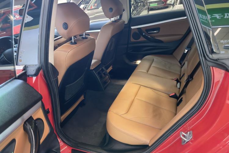 Used BMW 3 Series GT 2017 320i Luxury Design Package Interior 2