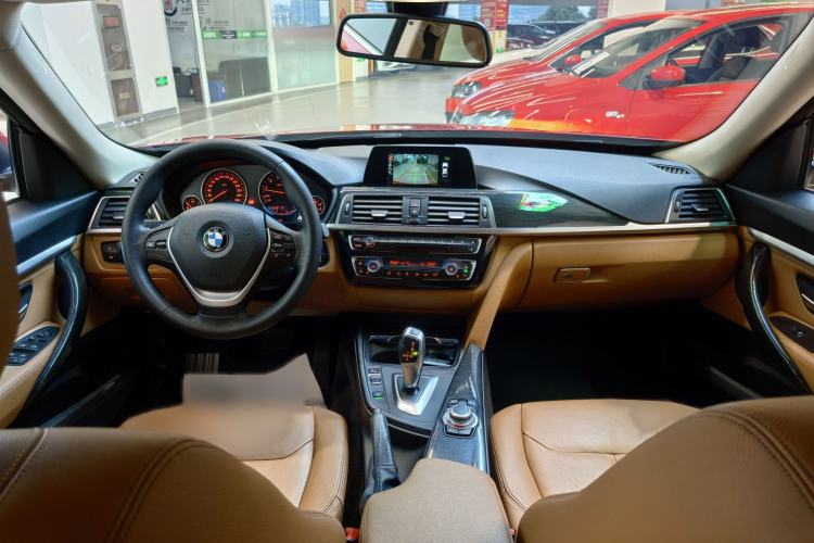 Used BMW 3 Series GT 2017 320i Luxury Design Package Interior 3