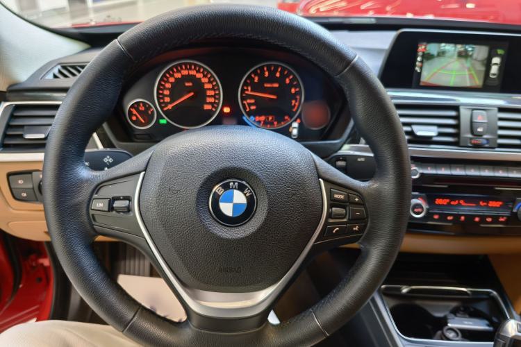 Used BMW 3 Series GT 2017 320i Luxury Design Package Interior 5