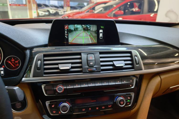 Used BMW 3 Series GT 2017 320i Luxury Design Package Interior 6