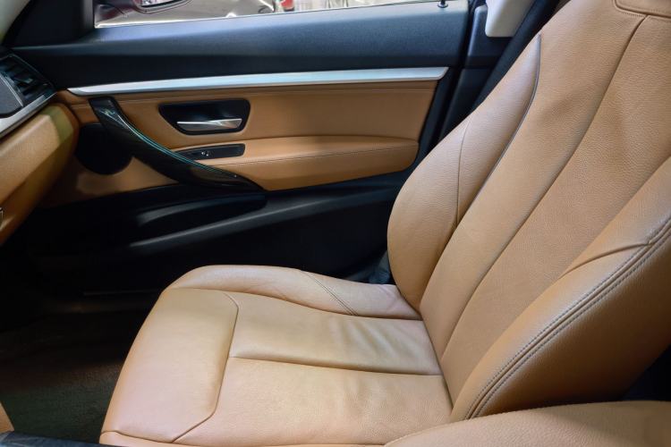 Used BMW 3 Series GT 2017 320i Luxury Design Package Interior 8