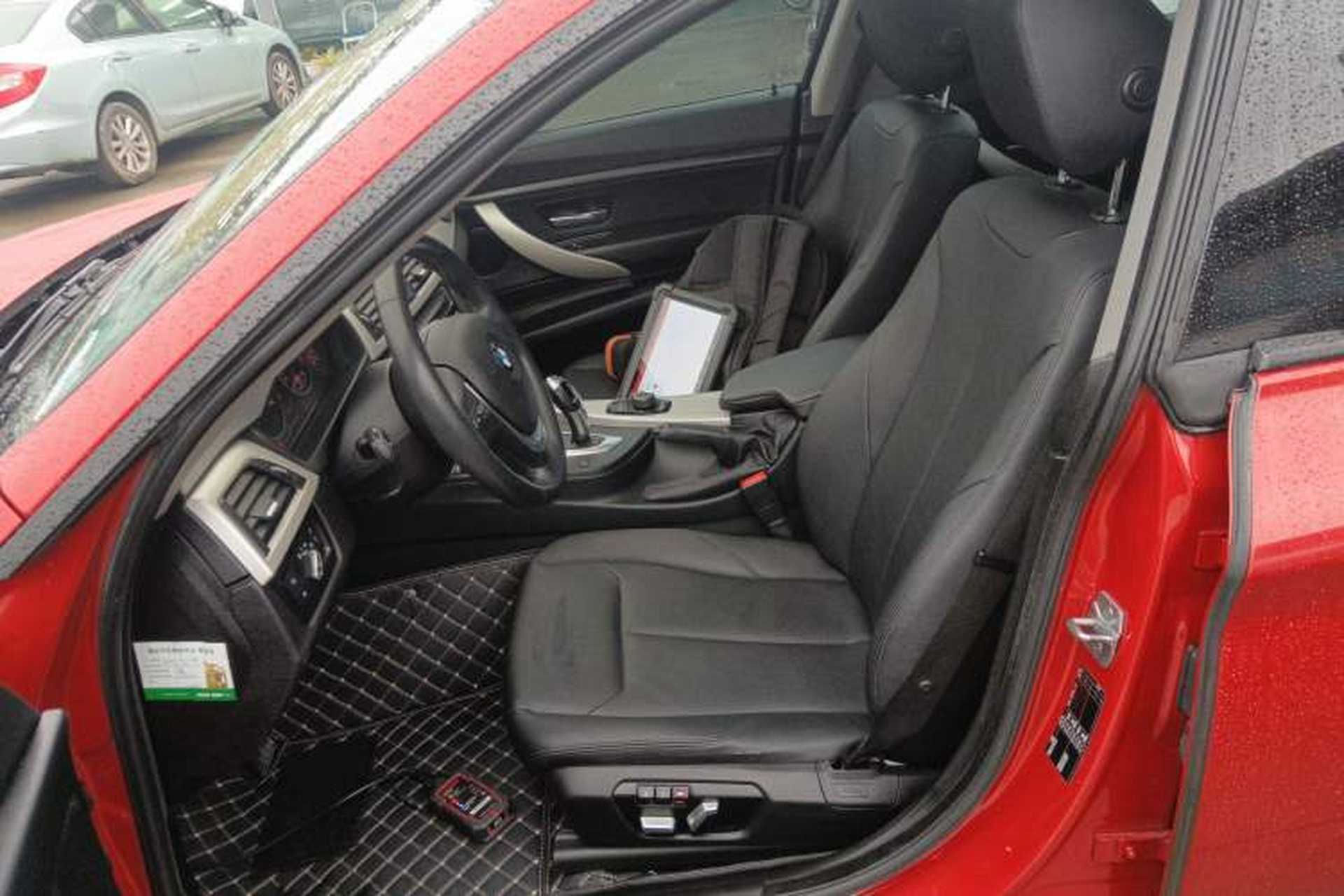 Used BMW 3 Series GT 2017 320i Sport Edition Left Front Seat
