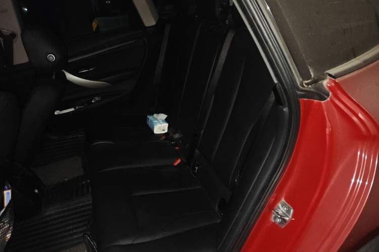 Used BMW 3 Series GT 2017 320i Sport Edition Left Rear Seat