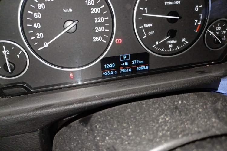 Used BMW 3 Series GT 2017 320i Sport Edition Odometer Close Up
