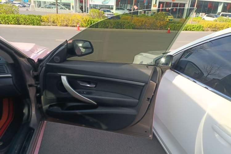 Used BMW 3 Series GT 2017 320i Sport Edition Right Front Door Interior