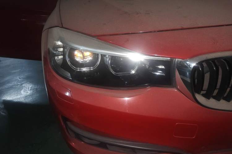 Used BMW 3 Series GT 2017 320i Sport Edition Right Front Headlight