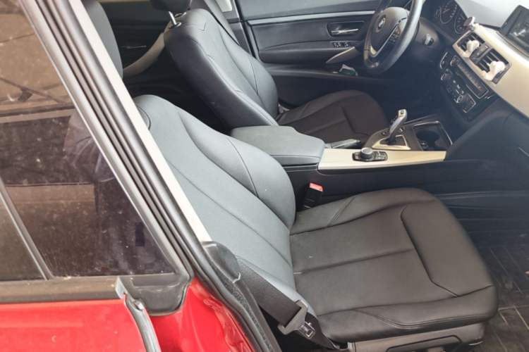 Used BMW 3 Series GT 2017 320i Sport Edition Right Front Seat