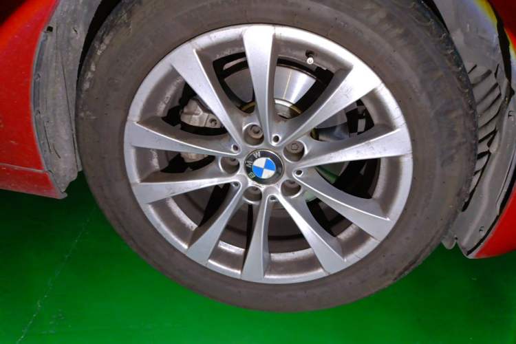 Used BMW 3 Series GT 2017 320i Sport Edition Right Front Wheel Hub