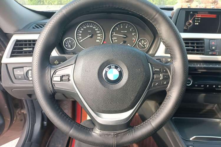 Used BMW 3 Series GT 2017 320i Sport Edition Steering Wheel