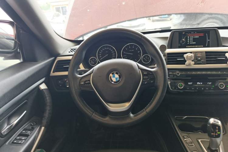 Used BMW 3 Series GT 2017 320i Sport Edition Steering Wheel