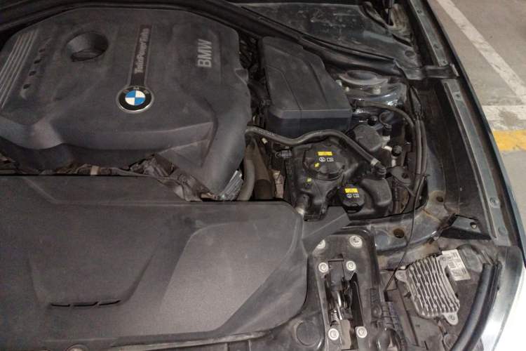 Used BMW 3 Series GT 2017 320i Sport Edition Engine Bay Left