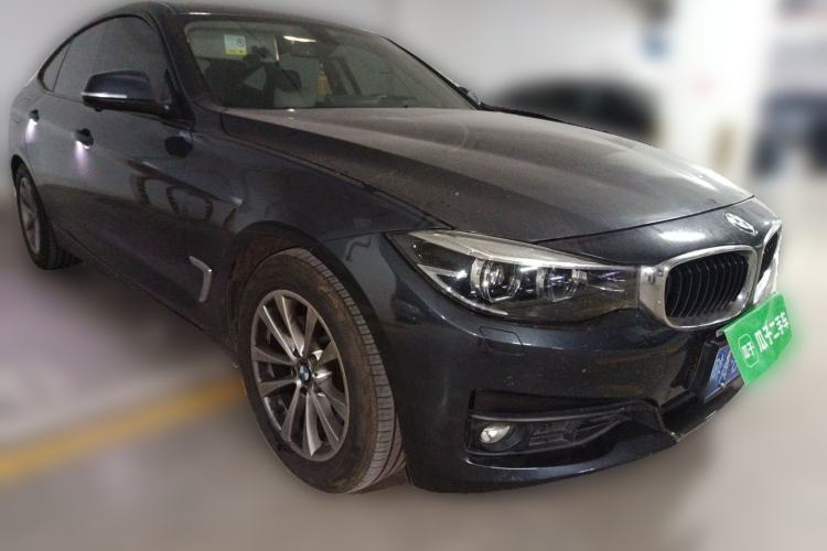Used BMW 3 Series GT 2017 320i Sport Edition Front Right 45 Deg