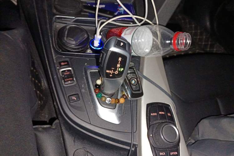 Used BMW 3 Series GT 2017 320i Sport Edition Gear Lever