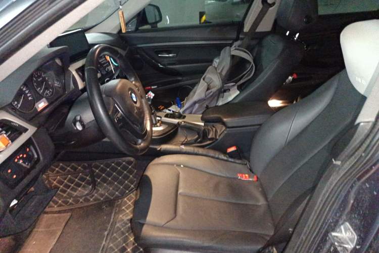 Used BMW 3 Series GT 2017 320i Sport Edition Left Front Seat