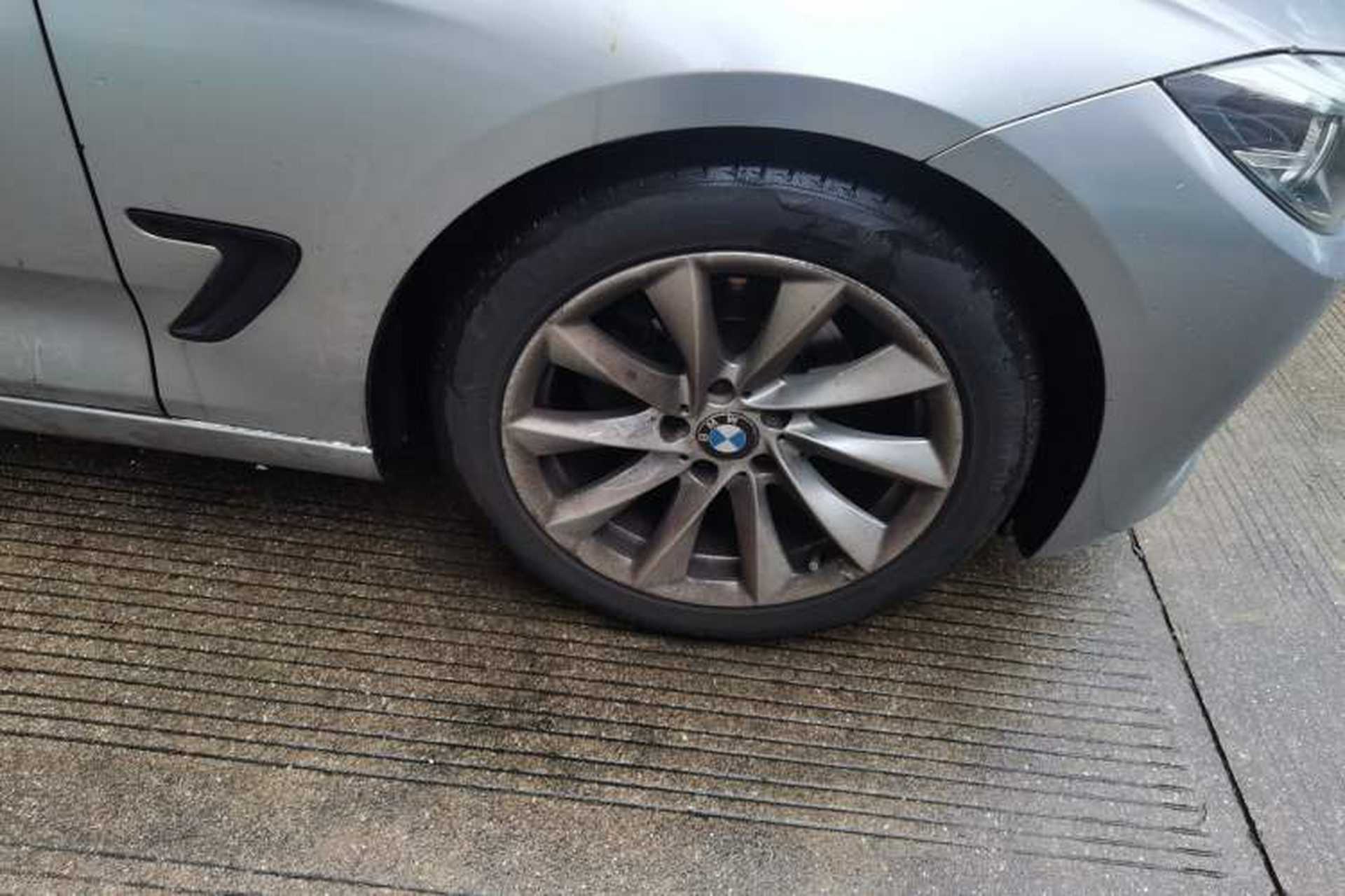 Used BMW 3 Series GT 2017 320i Luxury Design Package Right Front Wheel Hub