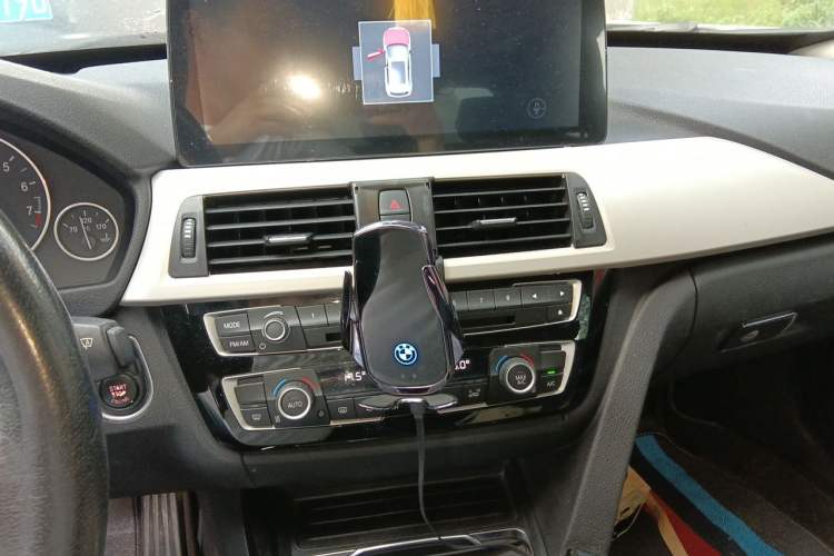 Used BMW 3 Series GT 2017 320i Sport Edition Audio And AC Panel