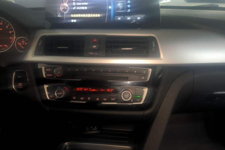 Used BMW 3 Series GT 2017 320i Sport Edition Audio And AC Panel