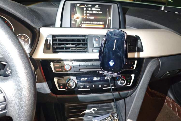 Used BMW 3 Series GT 2017 320i Sport Edition Audio And AC Panel