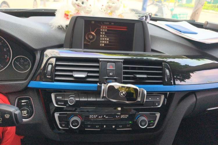 Used BMW 3 Series GT 2017 320i Sport Edition Audio And AC Panel