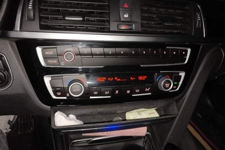 Used BMW 3 Series GT 2017 320i Sport Edition Audio And AC Panel