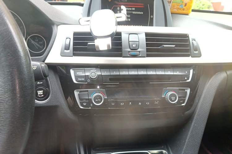 Used BMW 3 Series GT 2017 320i Sport Edition Audio And AC Panel