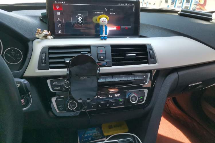 Used BMW 3 Series GT 2017 320i Sport Edition Audio And AC Panel