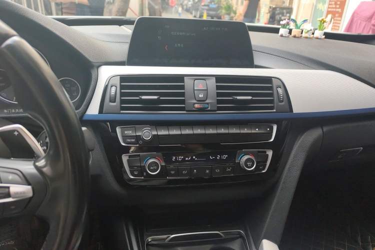 Used BMW 3 Series GT 2017 320i M Sport Audio And AC Panel