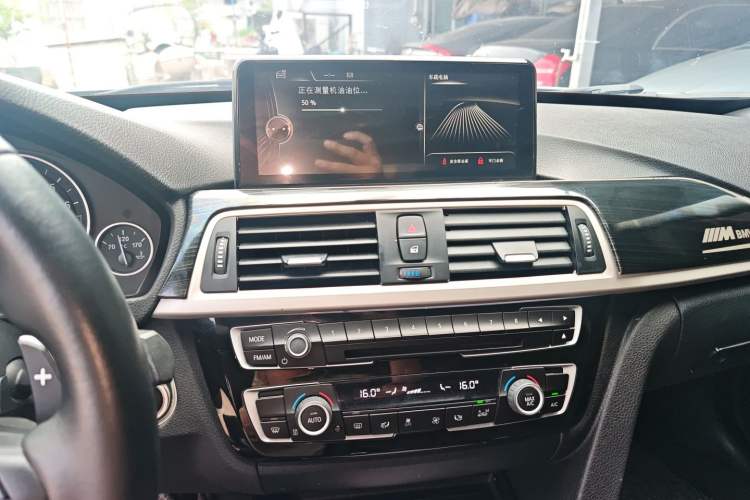 Used BMW 3 Series GT 2017 320i Sport Edition Audio And AC Panel