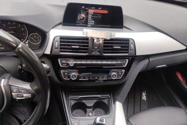 Used BMW 3 Series GT 2017 320i M Sport Audio And AC Panel