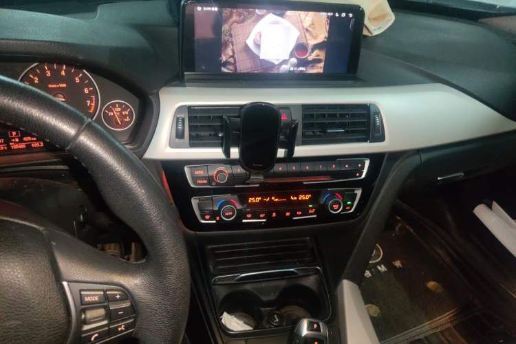 Used BMW 3 Series GT 2017 320i Sport Edition Audio And AC Panel