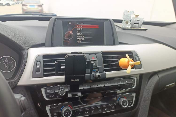 Used BMW 3 Series GT 2017 320i Sport Edition Audio And AC Panel