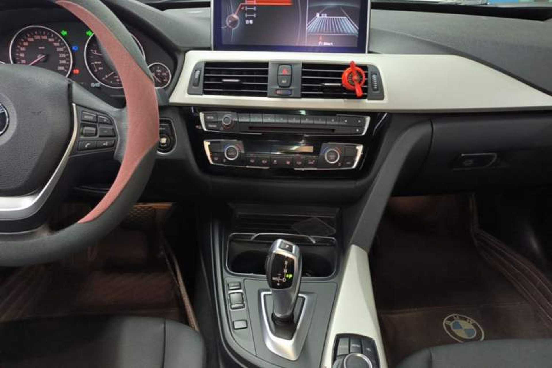 Used BMW 3 Series GT 2017 320i Sport Edition Audio And AC Panel