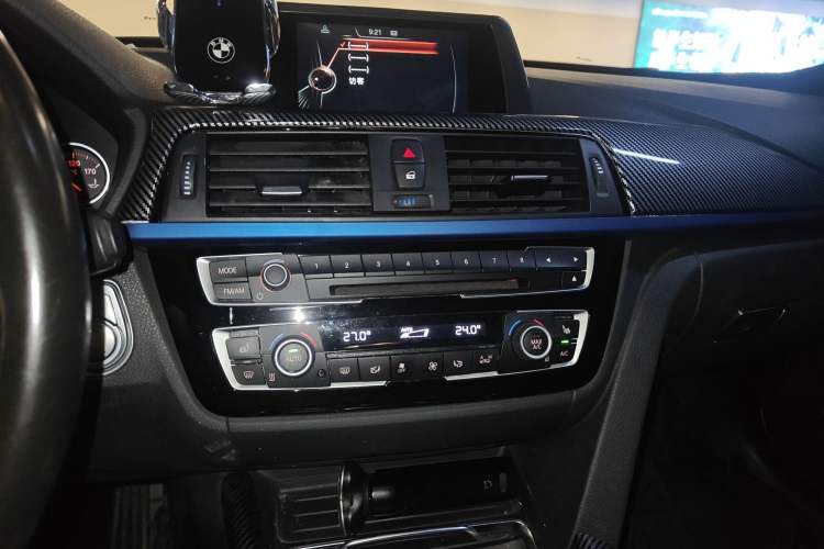 Used BMW 3 Series GT 2017 320i M Sport Audio And AC Panel