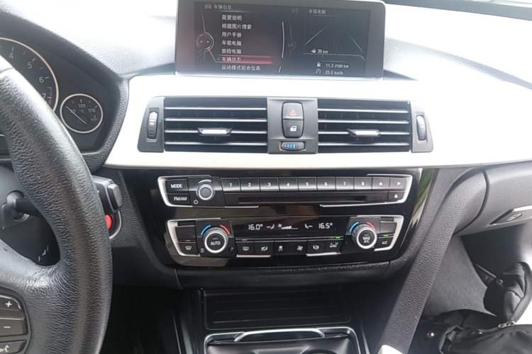 Used BMW 3 Series GT 2017 320i Sport Edition Audio And AC Panel