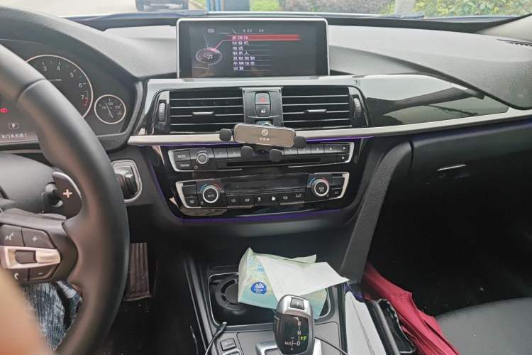Used BMW 3 Series GT 2017 320i Sport Edition Audio And AC Panel