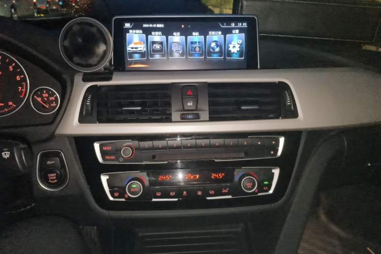 Used BMW 3 Series GT 2017 320i Sport Edition Audio And AC Panel
