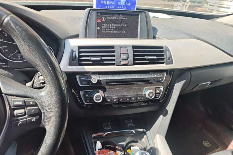 Used BMW 3 Series GT 2017 320i Sport Edition Audio And AC Panel