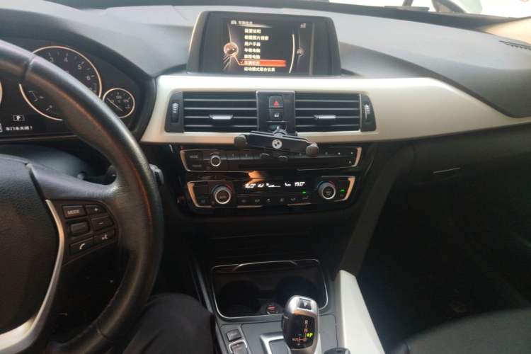 Used BMW 3 Series GT 2017 320i Sport Edition Audio And AC Panel