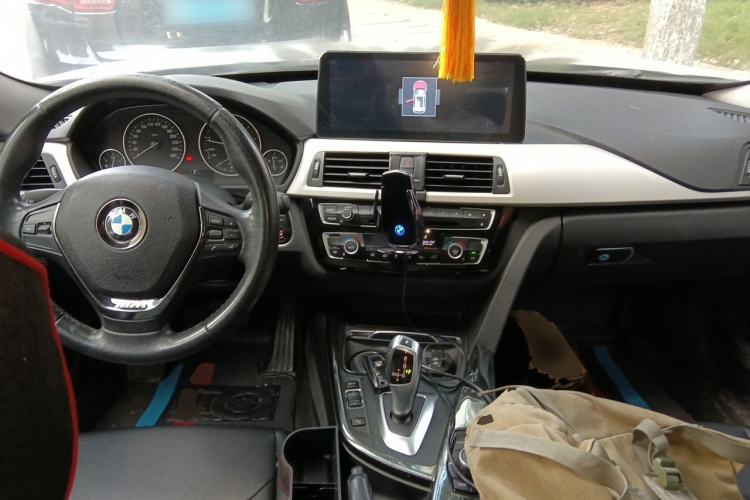 Used BMW 3 Series GT 2017 320i Sport Edition Center Console