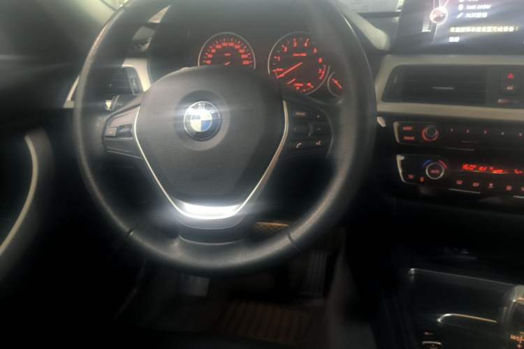Used BMW 3 Series GT 2017 320i Sport Edition Center Console