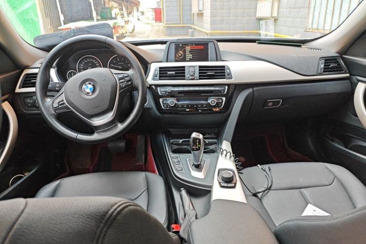 Used BMW 3 Series GT 2017 320i Sport Edition Center Console