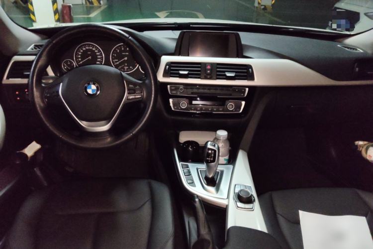 Used BMW 3 Series GT 2017 320i Sport Edition Center Console