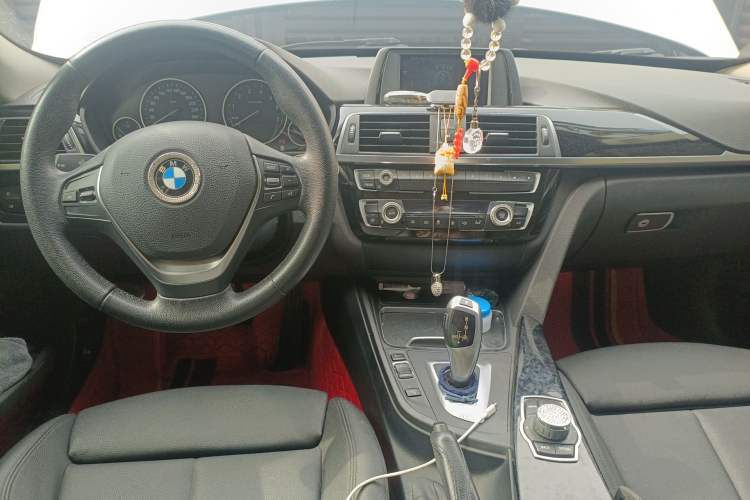 Used BMW 3 Series GT 2017 320i Sport Edition Center Console
