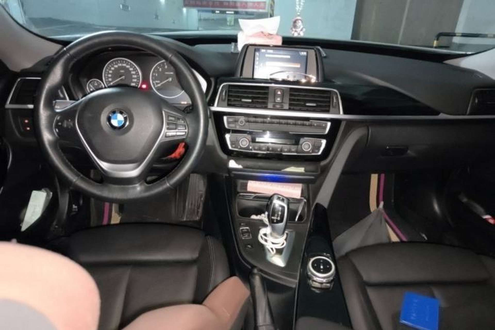 Used BMW 3 Series GT 2017 320i Sport Edition Center Console