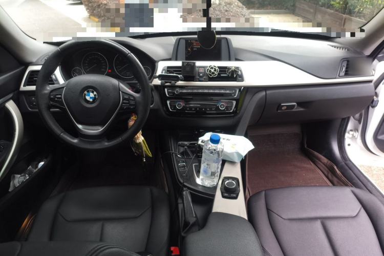 Used BMW 3 Series GT 2017 320i Sport Edition Center Console