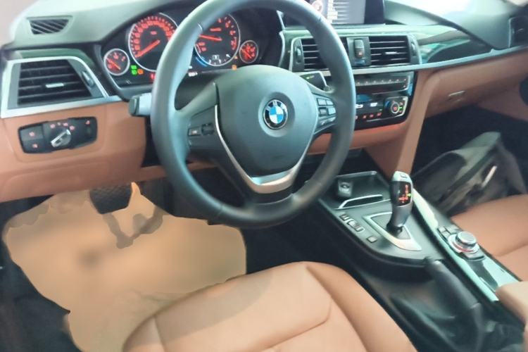 Used BMW 3 Series GT 2017 320i Luxury Design Package Center Console