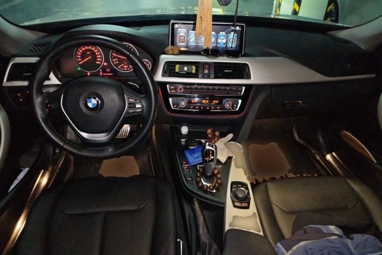 Used BMW 3 Series GT 2017 320i Sport Edition Center Console