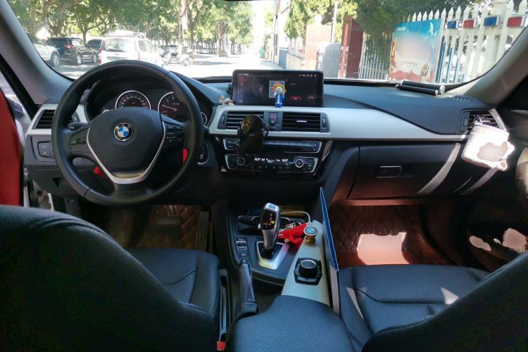 Used BMW 3 Series GT 2017 320i Sport Edition Center Console