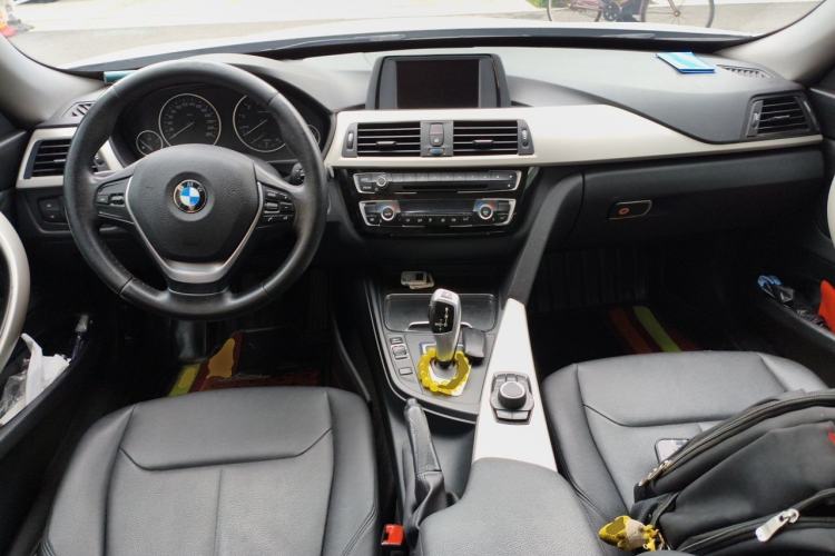 Used BMW 3 Series GT 2017 320i Sport Edition Center Console