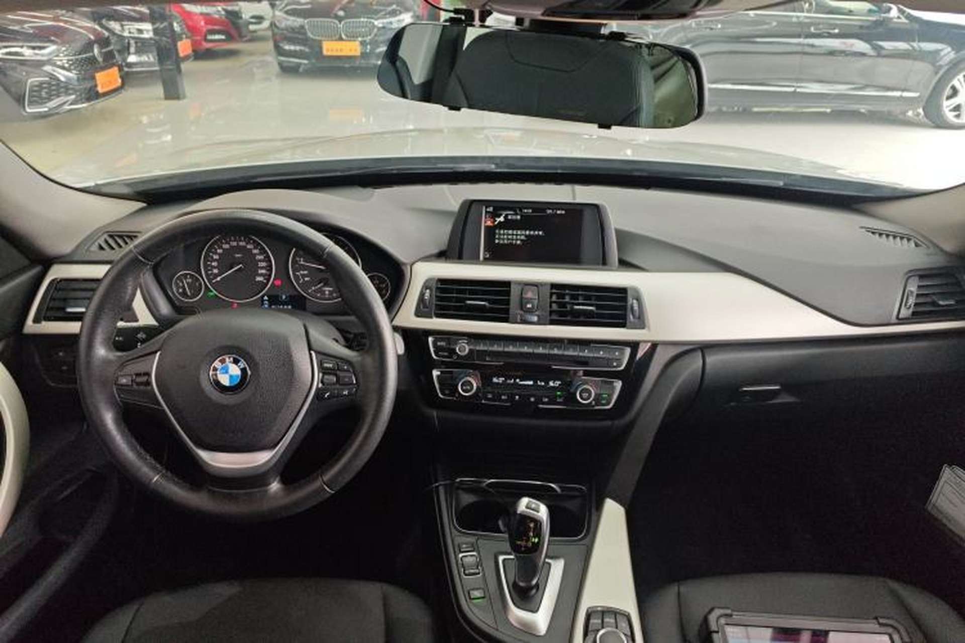 Used BMW 3 Series GT 2017 320i Sport Edition Center Console